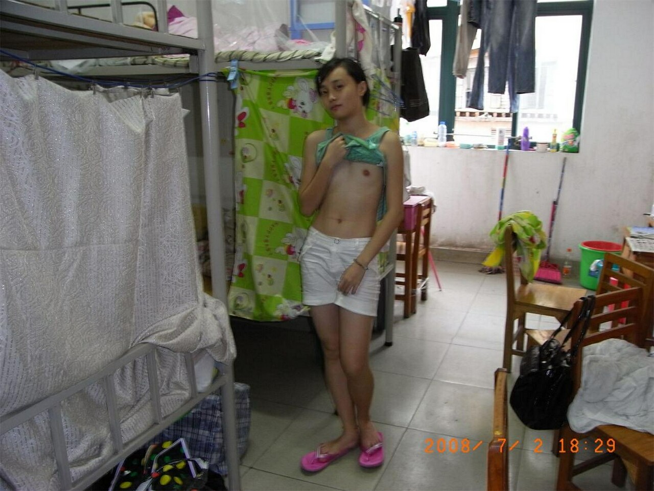 前几天在女友宿舍做爱自拍 [12P]