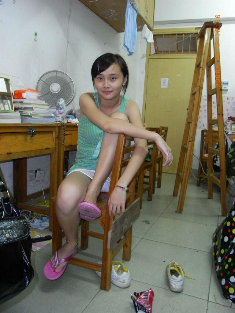 前几天在女友宿舍做爱自拍 [12P]