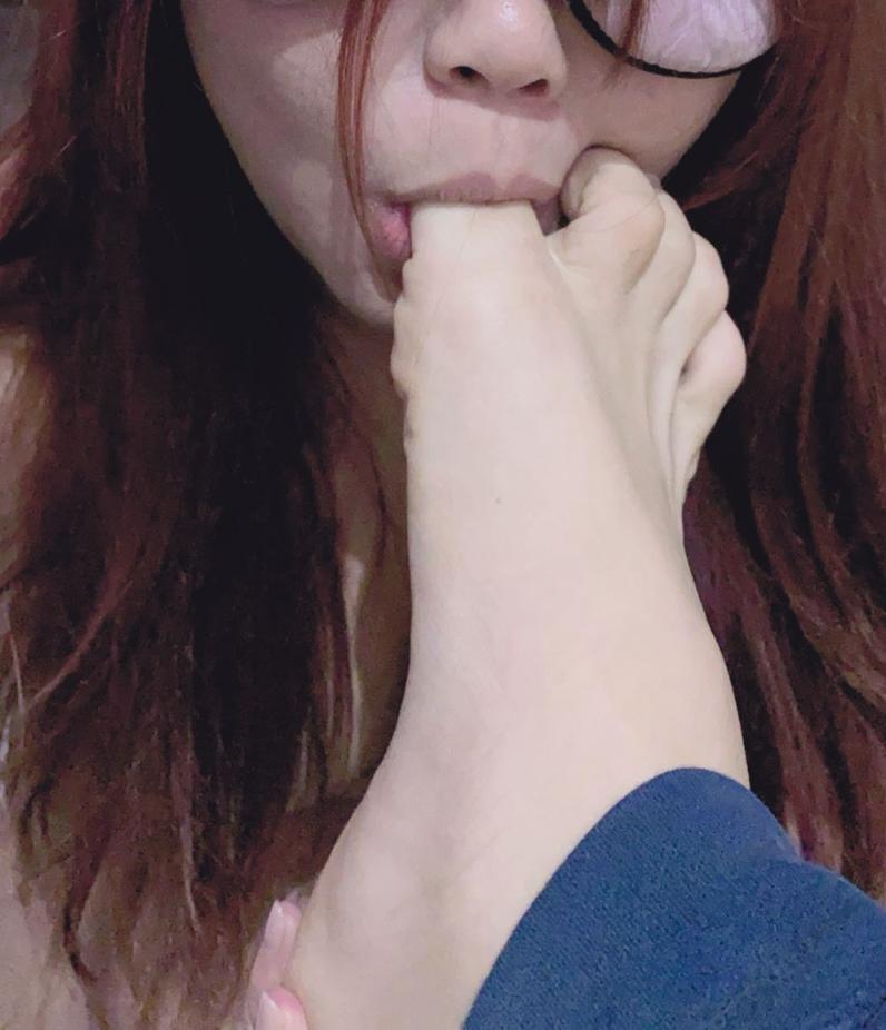 [原创][潮白北野武] 她跪在马桶旁边，等我上完厕所迫不及待舔干净 [11P]